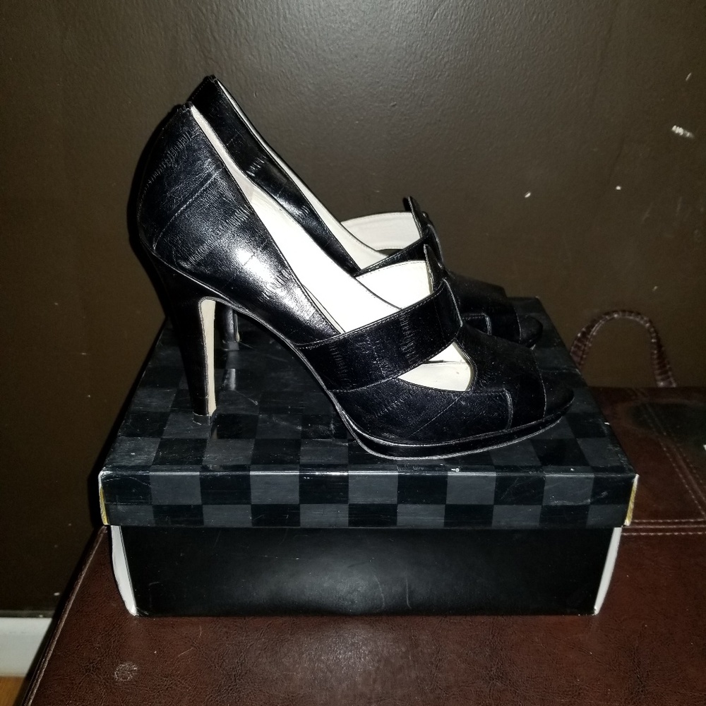 Shoes - Picture 3 of 4